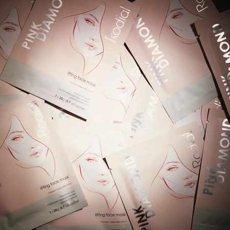 Pink Diamond liftingová plátýnková maska x4