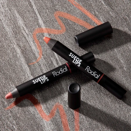 Suede Lips Black berry vyhlazující rtěnka