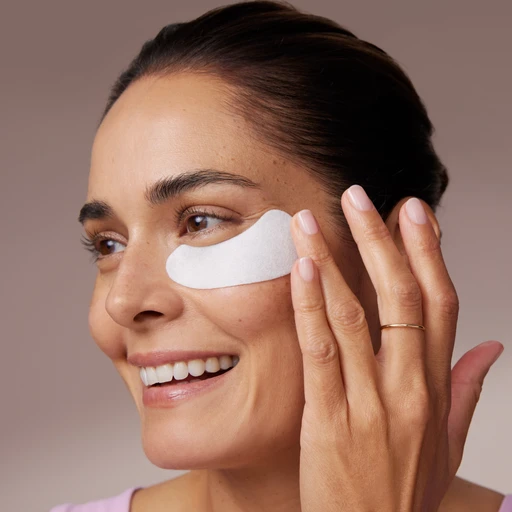 RT_RGB_Strivectin_Sept2024_Manda_PeptidePlumpEyeMask_Shot08_B_0004